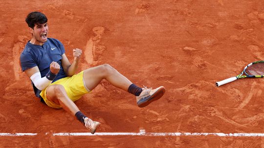 Carlos Alcaraz komt straks huid tekort: tennisser laat weer tattoo zetten na grandslamzege