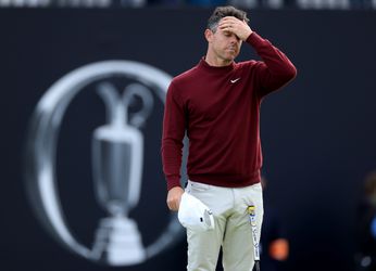 Topgolfer Rory Mcllroy zet zichzelf voor schut in dramatisch weekend: zelfs vanaf anderhalve meter lukt het niet