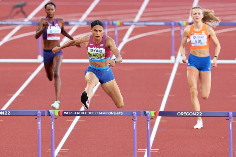 Zo kijkt Femke Bol naar haar grote rivale voor olympisch goud: 'We weten allebei dat het niet makkelijk is'