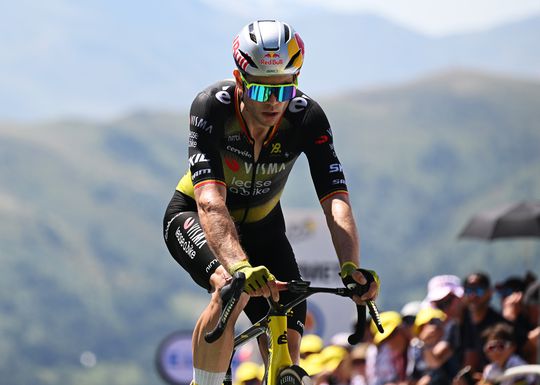 Toprenner in Tour de France verschijnt met opmerkelijk uiterlijk aan de start: 'Ik ben gek gemaakt'
