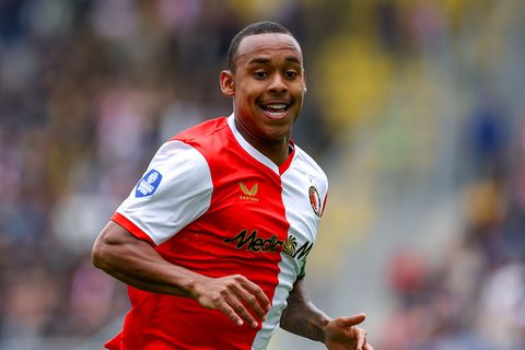 Feyenoord moet vrezen voor vertrek sterkhouder, terwijl het ondertussen gloednieuwe aanwinst presenteert