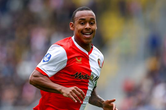 Feyenoord moet vrezen voor vertrek sterkhouder, terwijl het ondertussen gloednieuwe aanwinst presenteert