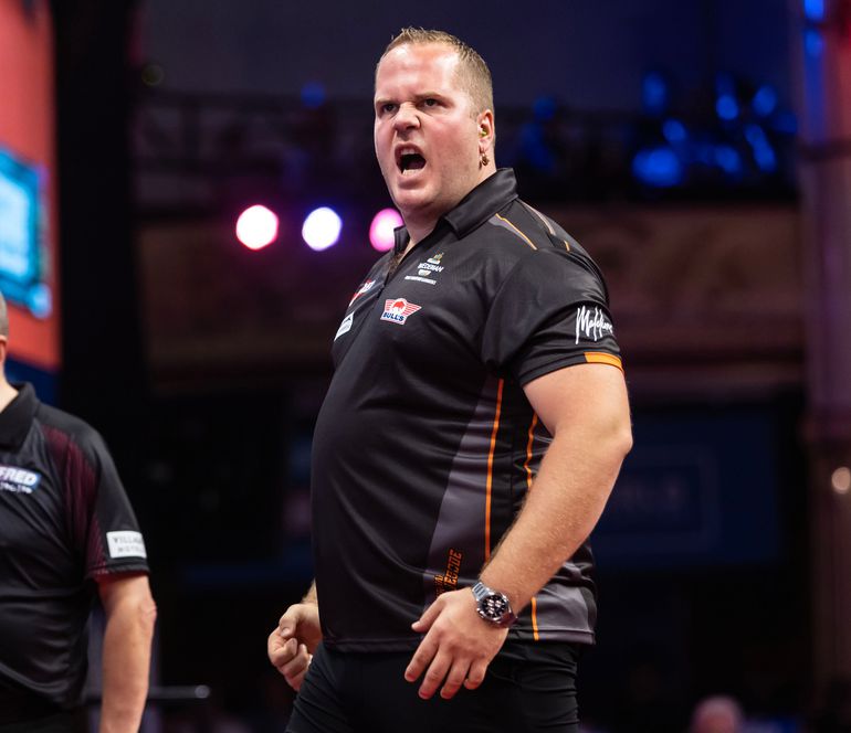 Oordopjes doen wonderen voor ontketende Dirk van Duijvenbode op World Matchplay