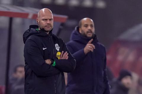 Assistent van overleden scheidsrechter Rob Dieperink schrijft emotioneel bericht: 'Dat gevoel neem ik elke wedstrijd mee'