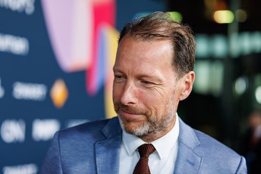 Ex-presentator steunt Mart Smeets in kritiek op De Avondetappe: 'Dat moet geen gewoonte worden'