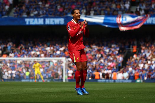 Virgil van Dijk ontvangt beloning voor sterk seizoen in de Premier League