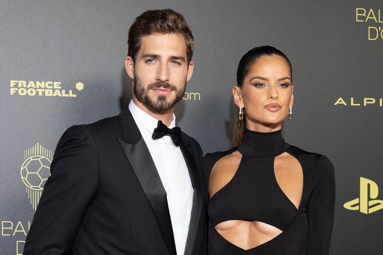 'Mooiste vrouw ter wereld' en deal als topmodel zorgen voor bizarre transfer topkeeper