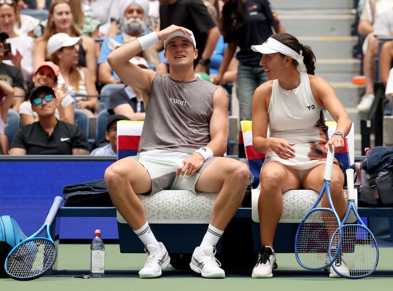 Toptennisster wijst partner terecht op US Open: 'Lijkt wel een oud getrouwd stel'
