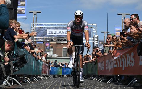 Mathieu van der Poel laat zich zien bij langverwachte rentree, maar moet zege aan andere topper laten