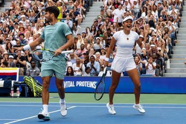 Toptennisser Carlos Alcaraz laat partner in verbazing achter met waanzinnige actie op US Open