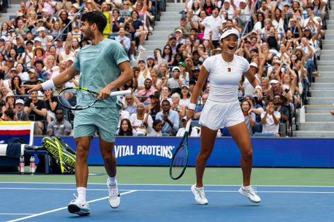 Toptennisser Carlos Alcaraz laat partner in verbazing achter met waanzinnige actie op US Open