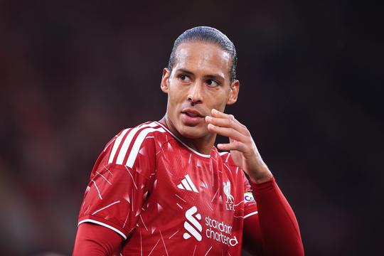 Liverpool-aanvoerder Virgil van Dijk doet dringende oproep: 'Dan ben je hier niet op de juiste plek'