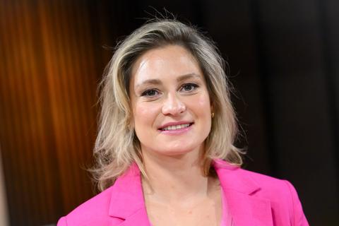 Wielerspecialiste Roxane Knetemann (39) laat mediawereld achter zich: 'Ik merk dat ik dit leuker vind'