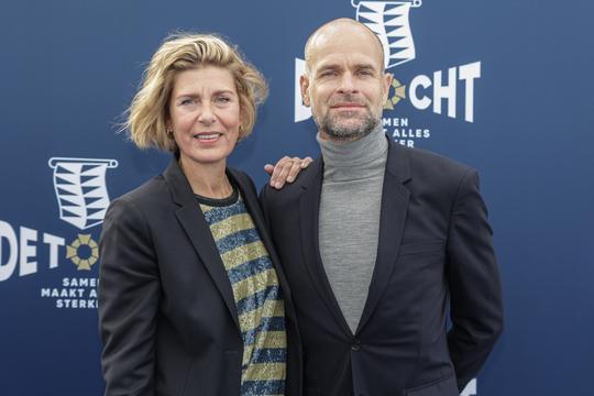Vrouw (54) van schaatsicoon Erben Wennemars beleeft gênant moment: 'Met het schaamrood op mijn kaken...'