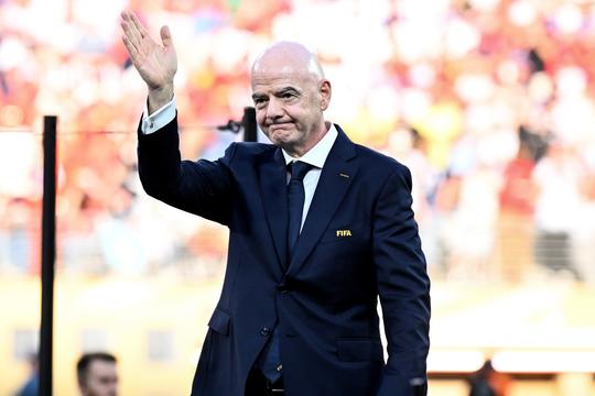 Voetbalbonden overwegen historische maatregel tegen Gianni Infantino: 'Geen andere uitweg'