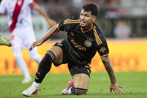 Grote problemen met betaalde livestream Ajax: kijkers missen begin van wedstrijd in Conference League