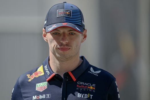 Vloekende Max Verstappen moet aan de bak: wereldkampioen krijgt taakstraf na opmerkelijke persconferentie