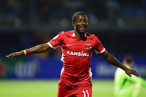 Ibrahim Sadiq wijst AZ met prachtig stiftje en dubbelklapper de weg in Zwolle