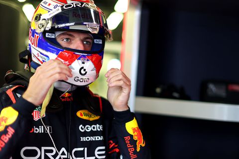 Max Verstappen deelt tik uit in bizarre kwalificatie GP Azerbeidzjan, harde klap voor WK-leider Oscar Piastri