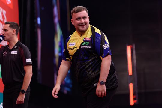Luke Littler neemt woedend afscheid van publiek in Amsterdam na deceptie op World Series of Darts Finals