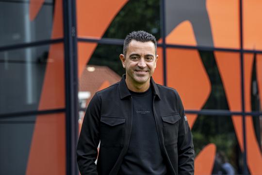 Bondscoach Xavi Hernández roept twee opvallende vervangers op door blessures bij Oranje