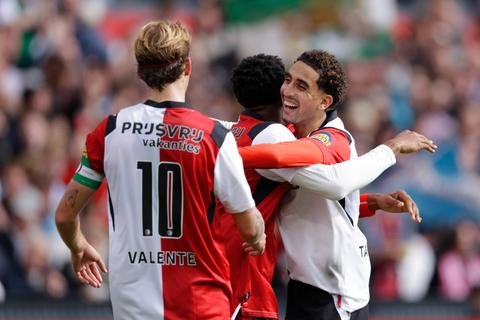 Onder toeziend oog van Oranje-bondscoach Xavi Hernández boekt Feyenoord monsterzege op FC Utrecht