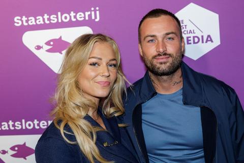 Tranen van Dave Roelvink na boksdebuut zorgen voor hilariteit aan tafel bij Oranjezondag: 'Dit is toch lief'