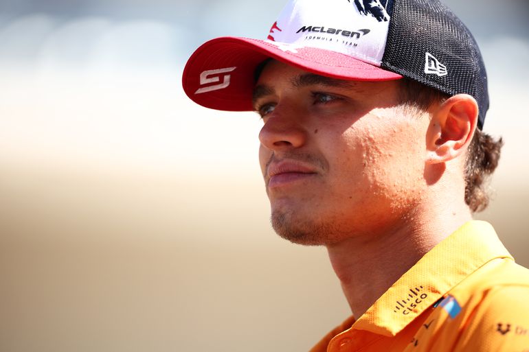 Lando Norris houdt zich in over duel met Max Verstappen: 'Dat ik buiten de baan ging, kwam door hem'