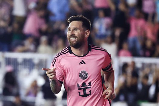 Lionel Messi helpt Inter Miami aan nieuw record met sensationele heldenrol