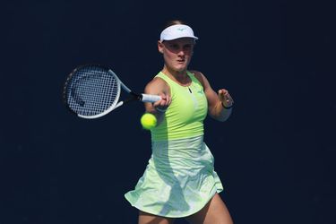 Nederlandse tennisster zorgt voor enorme stunt en wint op één dag zowel halve finale als eindstrijd op WTA-toernooi