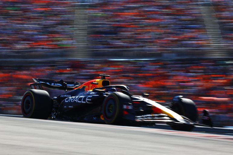 Max Verstappen toch vóór Lando Norris bij GP in Austin: titelconcurrent krijgt straf na prachtig gevecht