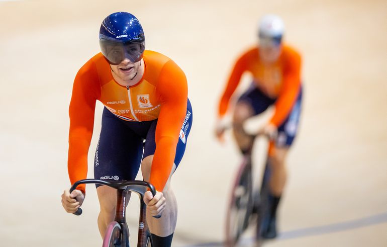 Harrie Lavreysen vreet vriend Jeffrey Hoogland op bij zestiende goud op WK baanwielrennen