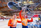 Efficiënte Harrie Lavreysen omschrijft zesde wereldtitel sprint met één woord, vriend Jeffrey Hoogland onder de indruk