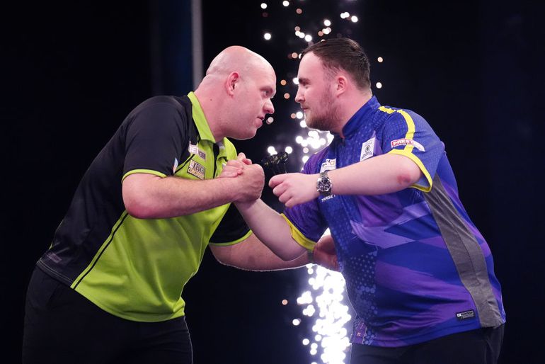 Luke Littler zet Michael van Gerwen in waanzinnige clash op zijn plek, 'negatief record' voor Nederlander