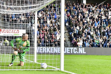 Remko Pasveer wijst naar Josip Sutalo bij wereldgoal van Mario Engels: 'Komt assist op onze naam?'