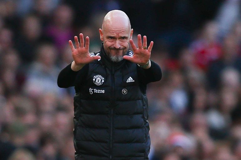 Erik ten Hag gaat de hele wereld over met pijnlijke video: miljoenen mensen zien United-coach de mist in gaan