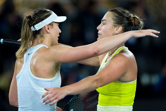 Tennisvriendinnen genieten van elkaar op heerlijke bestemming: 'Mijn meisje'