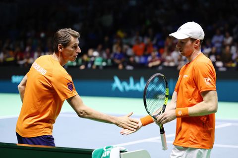 Mentale druk bij toptennissers weegt enorm zwaar: 'Je bent geen voetballer die dat kan doen'