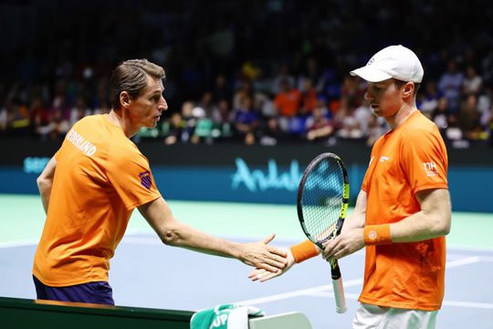 Mentale druk bij toptennissers weegt enorm zwaar: 'Je bent geen voetballer die dat kan doen'