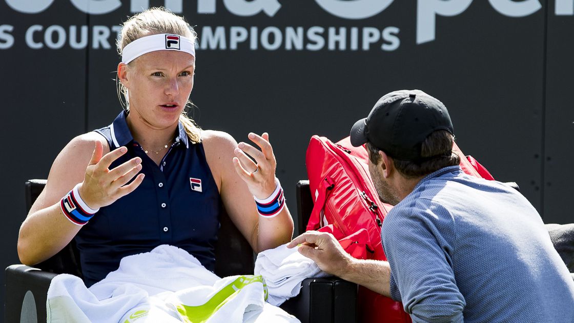 Opmerkelijk moment met Kiki Bertens ontroert tenniscoach nog altijd: 'Ze trok heel relax haar shirtj