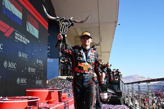 Red Bull Racing ontvangt uren na zege van Verstappen forse boete door zeer opvallende actie