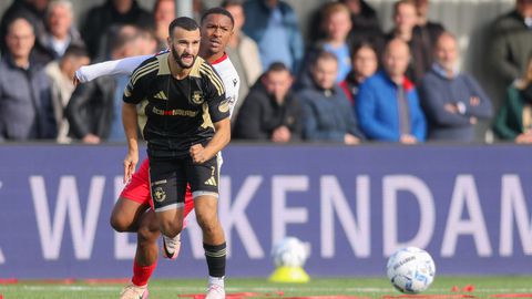 Ahmed El Azzouti (in het zwart) namens Spakenburg tegen Kozakken Boys © Pro Shots