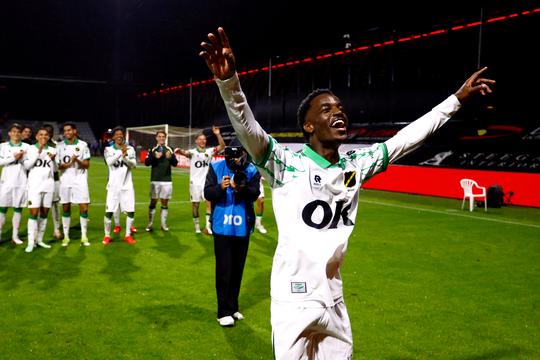 Opmerkelijke tweede naam van aanvaller ontdekt door KKD-trainer: 'Dat was best grappig'