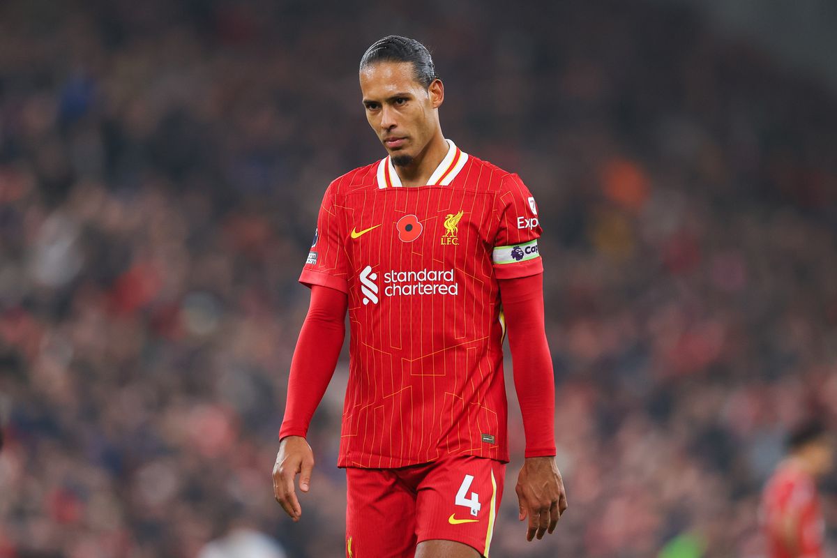 Liverpool hint met nieuwe merchandise op toekomst Virgil van Dijk na contractonderhandelingen