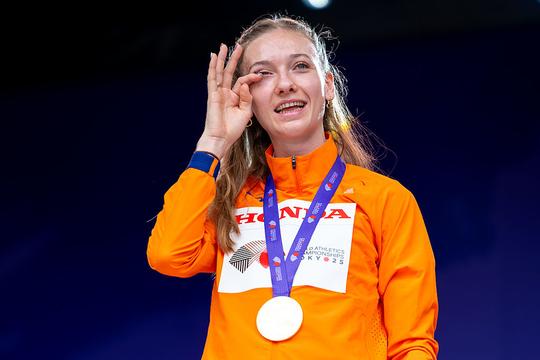'Ik begrijp dat het geld lonkt': topatlete Femke Bol staat voor lastige keuze na veelbesproken overstap