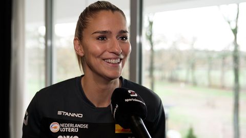 Handbalicoon Estavana Polman verklapt toekomstplannen na WK: 'Vroeger kon dat niet'