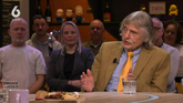 Johan Derksen kan niet kijken naar Rico Verhoeven. ©Screenshot SBS6