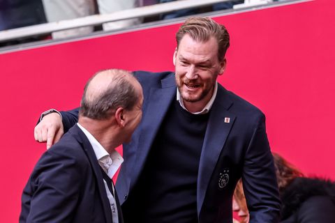 Beoogde opvolger bij Ajax krijgt intern veel kritiek: 'Ze merken dat hij graag belangrijk gevonden wordt'