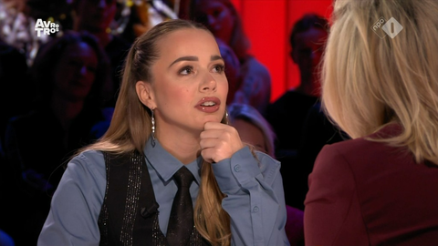 Bekende zangeres én voetbalvrouw Emma Heesters deelt groot verdriet: 'Ik verloor de wereld onder m'n voeten'