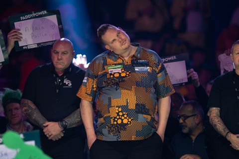 Vincent van der Voort heeft medelijden met Nederlandse darter na WK-drama: 'Nachtmerrie voor die jongen'